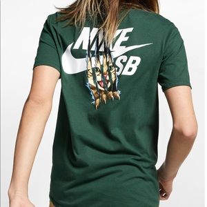 NWT Nike Cat Scratch Tee Medium Green